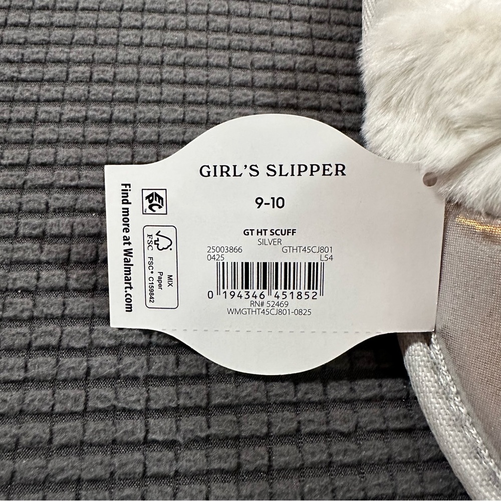 Girls Silver Faux Fur Scuff Slippers Size 9 10 Holiday Time Soft Sole - Picture 2 of 4